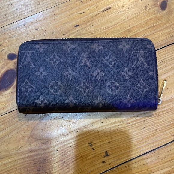 LV wallet dupe - Picture 2 of 6